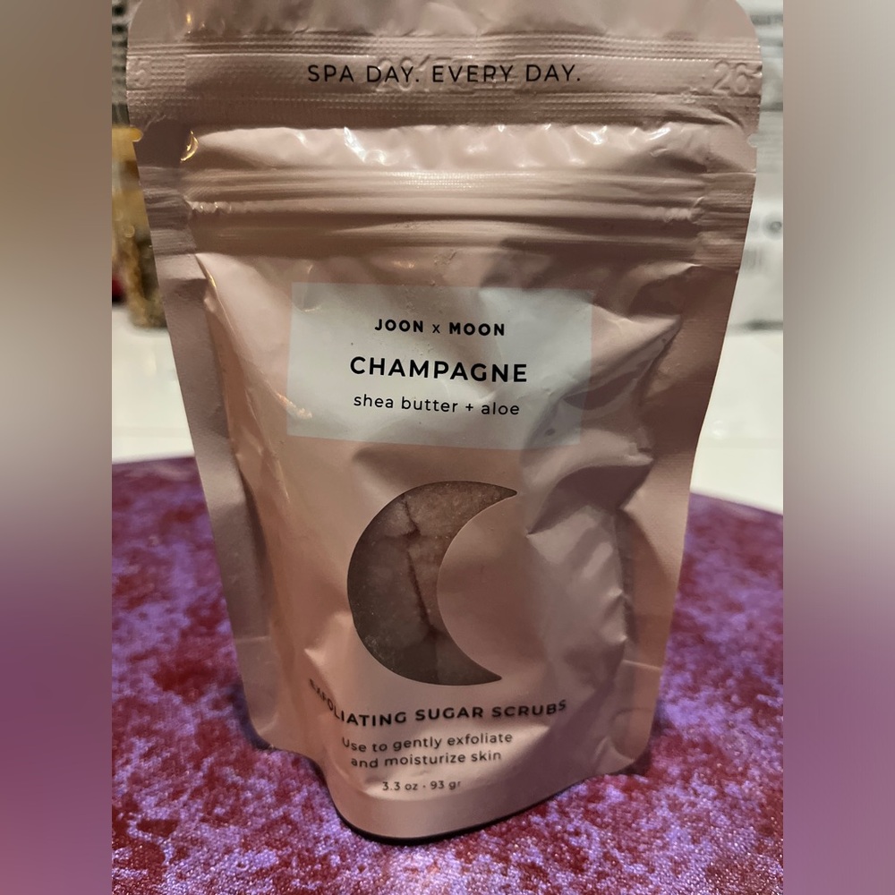 Exfoliating sugar scrub